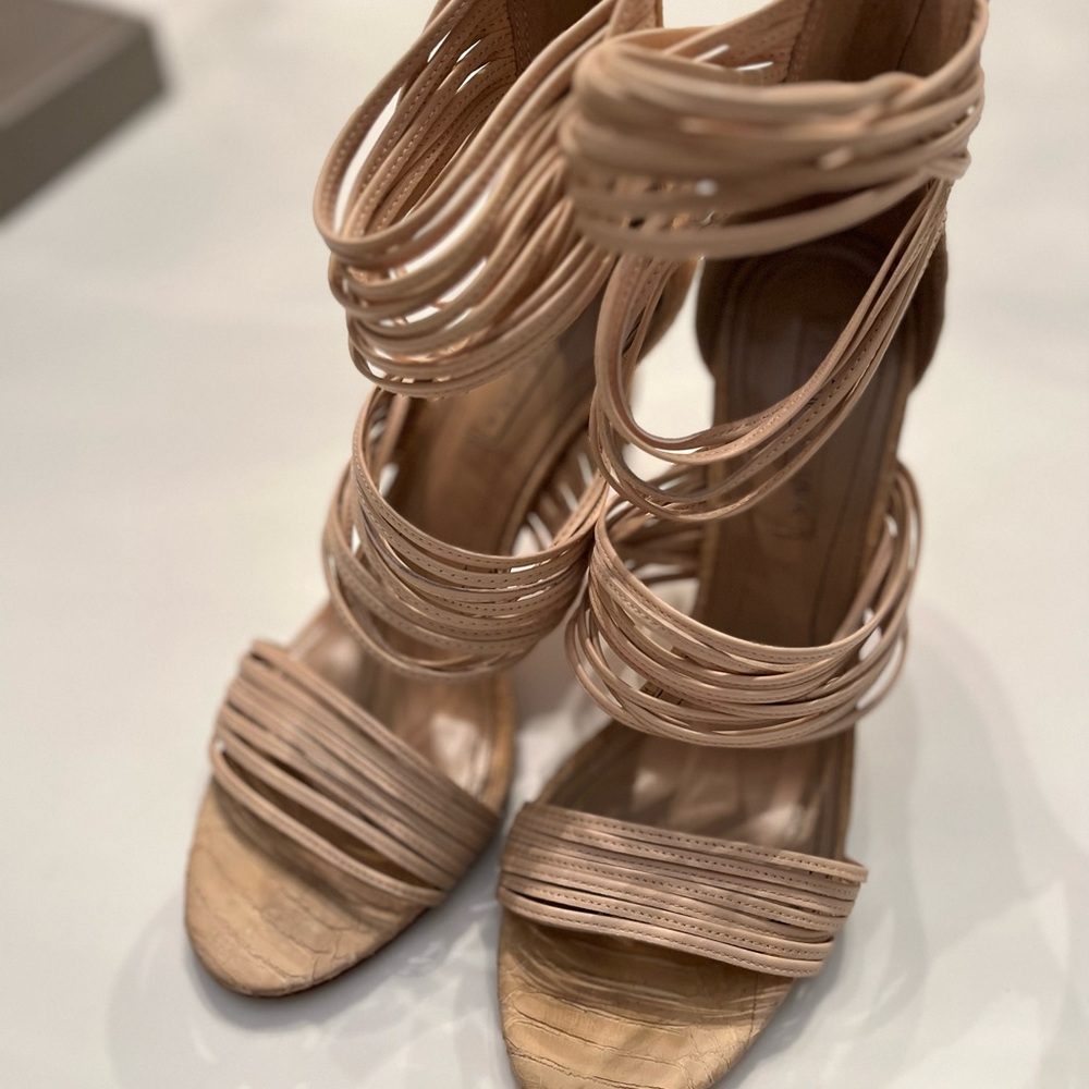 Beige snake skip strappy BCBG Maxazria sandals size 8.5